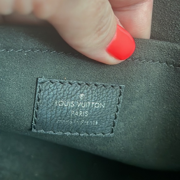 RARE 🔥 Louis Vuitton My Lock Me Bb in Matte Black - Picture 9 of 17